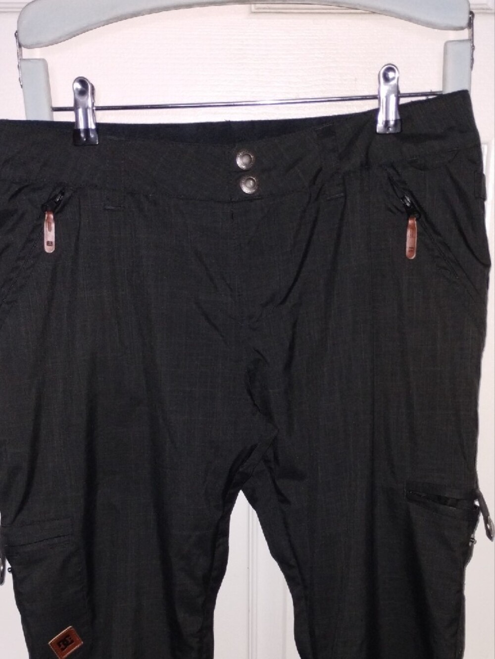 DC Women's Black Cargo Snow Pants with Zippered Pockets .Size L - Picture 2 of 12